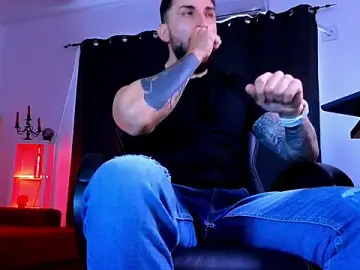 Stripchat Sex Cam of MightyAaron66