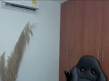 Stripchat Free Porn Cam of Evansdark1