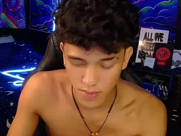 Stripchat Sex Cam of hugekenbigcock