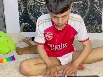 Stripchat Free Live Porn of Andy_Belier23