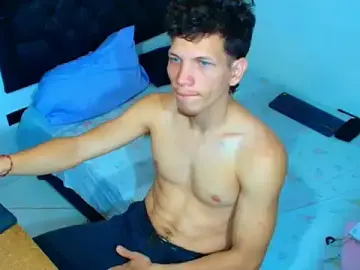 Stripchat Live Sex Cam of kevinkewman