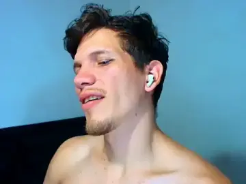 Stripchat Live Sex of kevinkewman