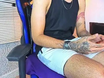 Stripchat Live Sex Cam of Daniel_huge22