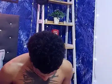 Stripchat Free Porn Cam of kai_storm77