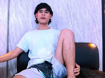 Stripchat Free Porn Cam of Kevin_Brooks1