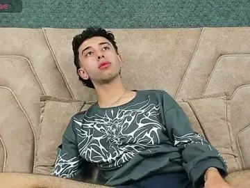 Stripchat Live Sex Cam of erickblaze_wm