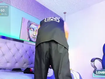 Stripchat Watch Live Sex Cams of Ethanx18_