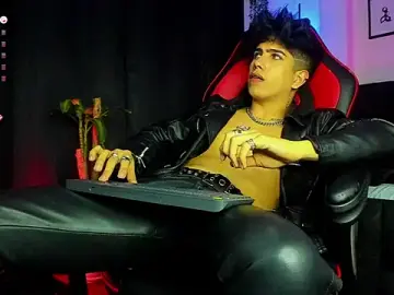 Stripchat Watch Live Sex Cams of LyleBennett_