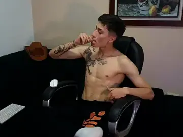 Stripchat Live Sex Cam of Derekswan