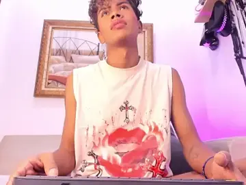 Stripchat Sex Cam of Cuteboyhenrik_os