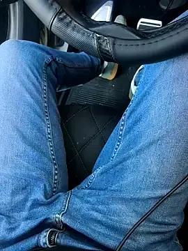 Stripchat Live Sex Cam of MassiveMask