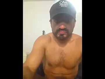 Stripchat Sex Cam of piggylatino