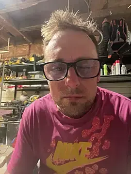 Stripchat Live Sex Cam of WIDBIGWHITECOCK