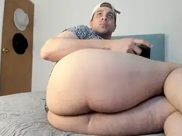 Stripchat Live Sex Cam of Latin_boy_surprisee