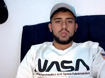 Stripchat Free Live Porn of derek_smiith