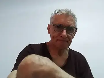 Stripchat Live Porn of BIGUNCUTHARDCOCK