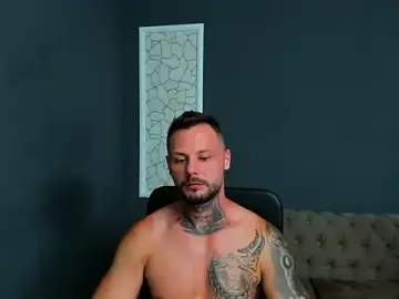 Stripchat Live Sex Cam of BrianHunts