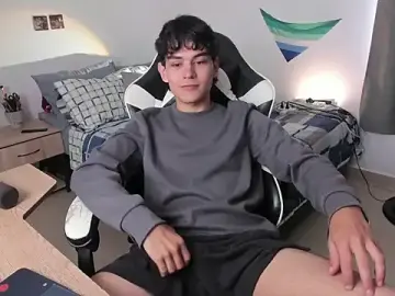 Stripchat Free Porn Cam of ronaldmq20