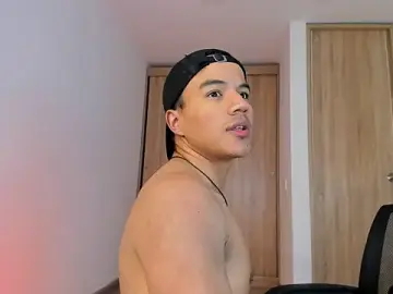 Stripchat Best live sex cam show of lucas_wellx