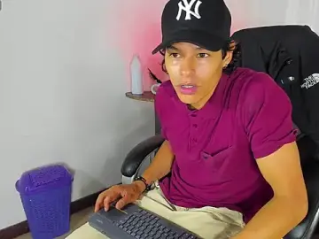 Stripchat Free Porn Cam of tommyhot7