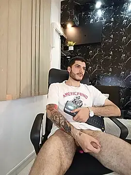 Stripchat Sex Cam of Rafael_Mendezz