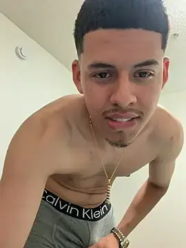 Stripchat Free Porn Cam of LatinHotxx2