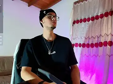 Stripchat Watch Live Sex Cams of Vlad__night