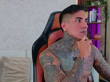 Stripchat Adult Webcam of AdanReilly