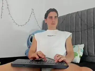 Stripchat Adult Video Chat of ryanlevi1