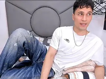 Stripchat Live Sex Cam of buddy_whitte