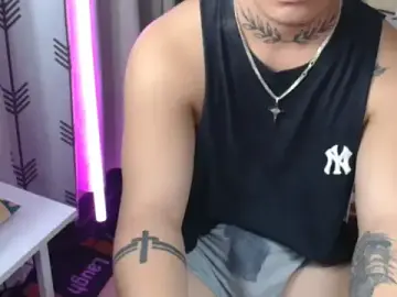 Stripchat Adult Webcams of urhardfuckerAsiandaddy