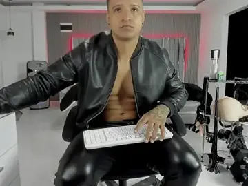 Stripchat Live Sex Cam of master_leather
