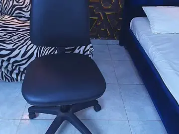 Stripchat Live Sex Cam of kim_curlyy