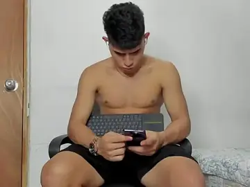 Stripchat Live Sex Cam of andrew_rose_