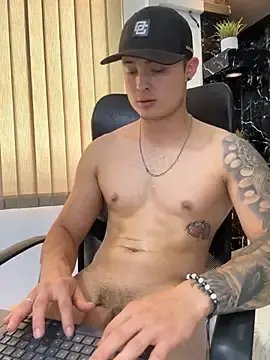 Stripchat Free Porn Cam of Alexander_ferre