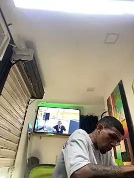 Stripchat Live Sex Cam of Valentino-elTuyo