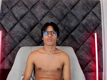 Stripchat Free Porn Cam of LiamKron