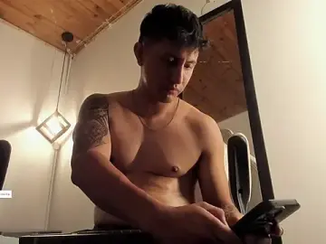 Stripchat Sex Cam of marcos_vieyra