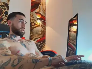 Stripchat Free Live Porn of Luke_davis01