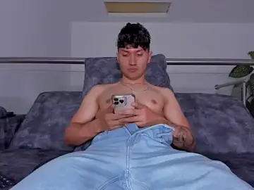 Stripchat Adult Webcam of Valerio_James7