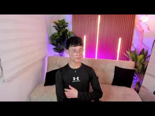 Xlovecam Watch Live Sex Cams of PatrickHolland