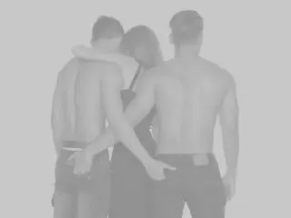 Xlovecam Sex Chat of OrianaAndFriends