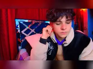 Xlovecam Live Sex Cam of LukeHowlandy