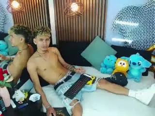 Xlovecam Nude Webcam of SkinnyCuteAlyer